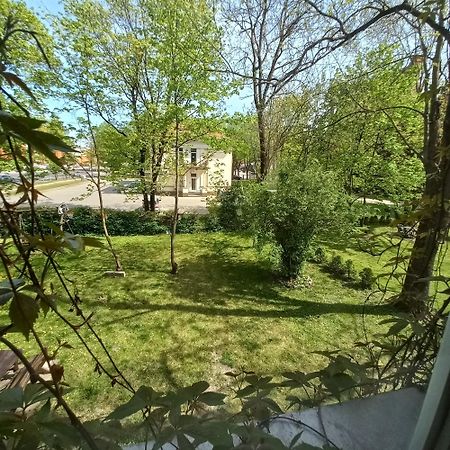 Apartment Under The Maple Κλαϊπέντα Εξωτερικό φωτογραφία